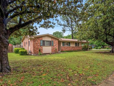 1601 Delmont Rd