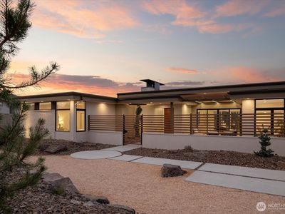 104118 E Addison Avenue