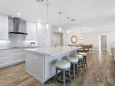 655 Park Shore DR