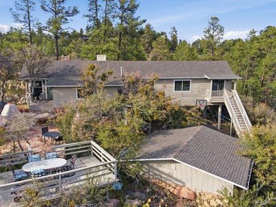 864 W Pine Knoll Dr