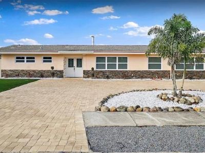 245 78th Ave N