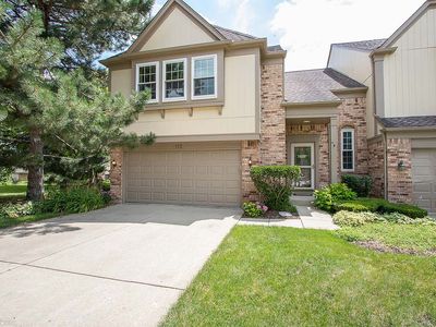 Property at 113 Versailles Ct, Bloomingdale, IL