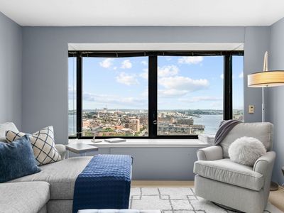 85 E India Row APT 25A