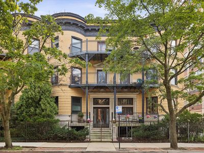 941 W Gunnison St APT 1W