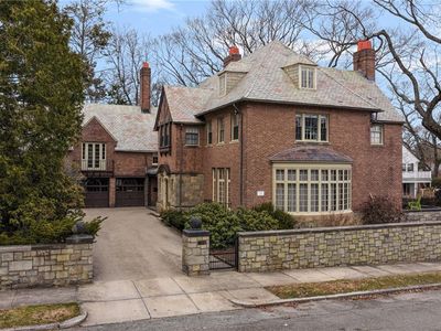 330 Freeman Pkwy