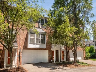 124 Chapel Harbor Dr