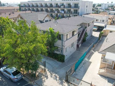 1121 S Mariposa Ave