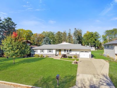 207 E Hollett St
