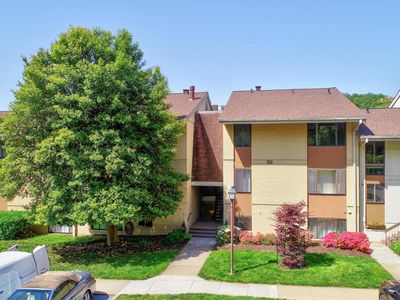 8 Cross Keys Rd #8F