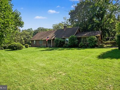 76 Buch Ave