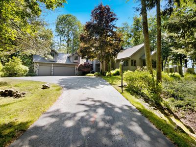 1143 Bayview Dr