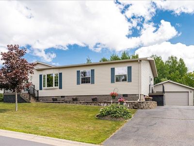 77 Arbutus Dr