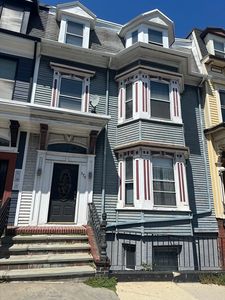 570 E Broadway