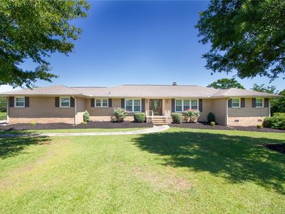 230 Jenkins Cir