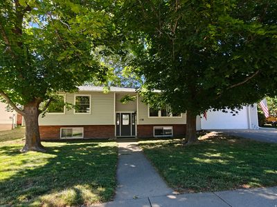17 E Monticello Dr