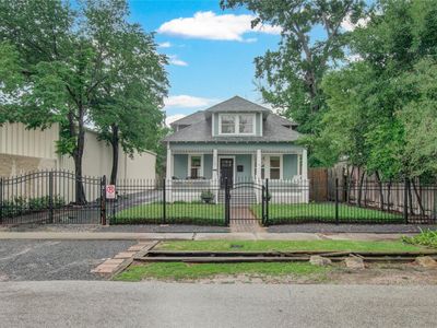 718 W 17th St