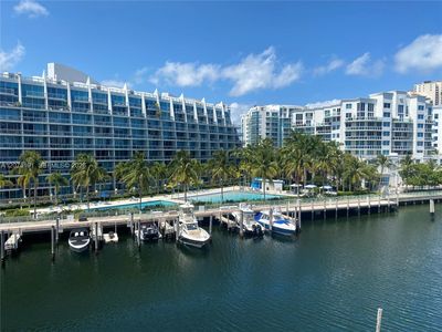 3001 NE 185th St APT 417