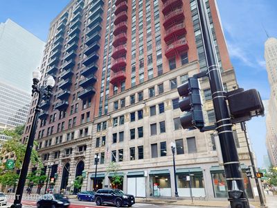 212 W Washington St APT 1108