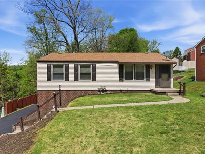 909 Mount Hood Dr