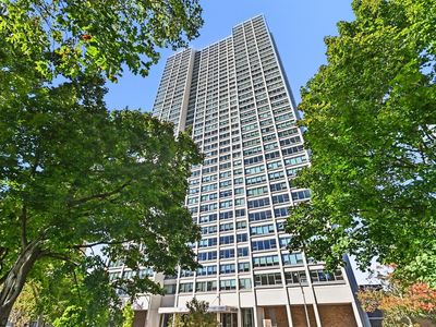1700 E 56th St APT 606
