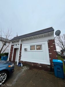1305 W 9th St