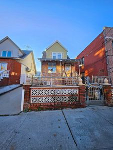 1720 W 12th St