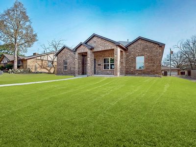 706 Poinsettia Dr