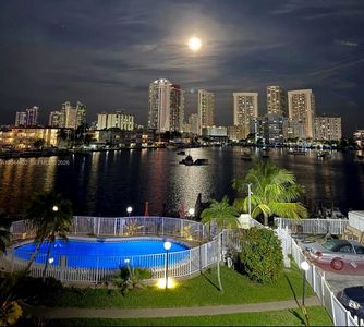 450 Golden Isles Dr APT 2H