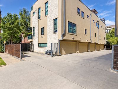 4618 Cedar Springs Rd APT B
