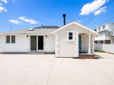 21 Seafoam St