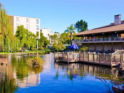 330 N Civic Dr APT 204