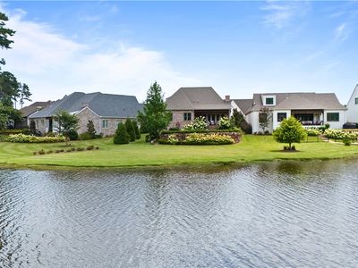 3454 Lakeshore Dr