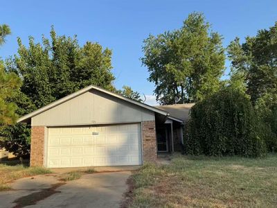 926 W Churchill Way