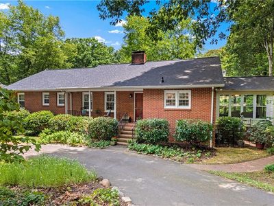 2605 Loch Dr