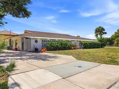 405 Menendez St