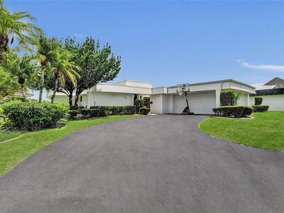 5704 Coco Palm Dr