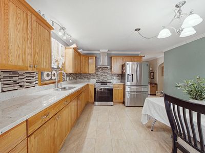 120 Leroy Ave