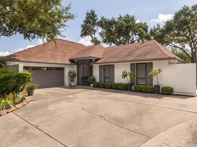906 Eva Dr