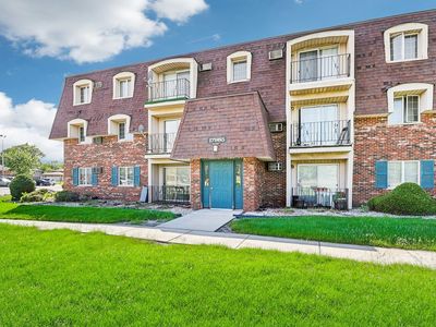 Property at 17985 Amherst Ct APT 303, Country Club Hills, IL