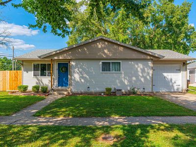 Property at 902 Decatur St, Lincoln, IL