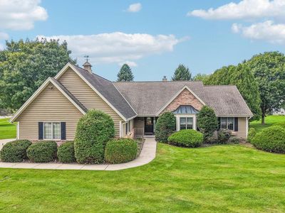 Property at 435 Nickelby COURT, Delafield, WI