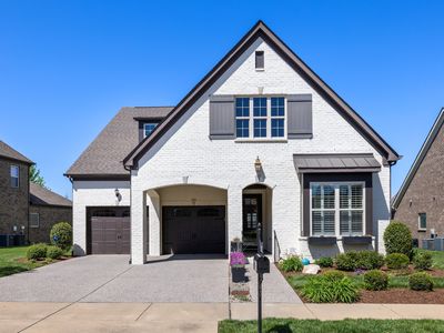 5012 Laughing Brook Ln