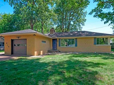 810 Plaza Dr
