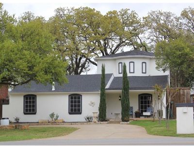 Property at 106 E Shady Grove Rd, Grand Prairie, TX