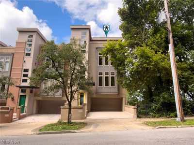 2351 Edgehill Rd
