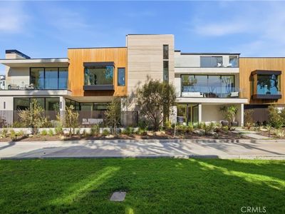 2910 Bayside Dr