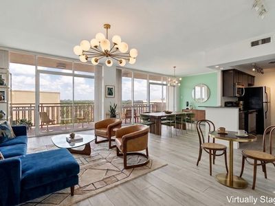 6211 W Northwest Hwy APT 1004