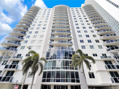 601 NE 23rd St APT 901