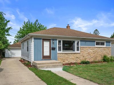 3905 N 93rd STREET
