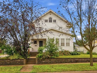 717 2nd Ave SE